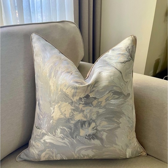 Luxury Champagne and silver waves glam pillow. Size. 22x22 inch - Picture 4 of 11